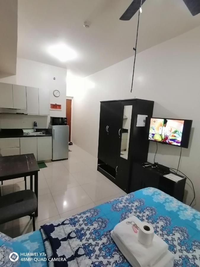 The Beacon Makati Staycation Suites Манила Экстерьер фото