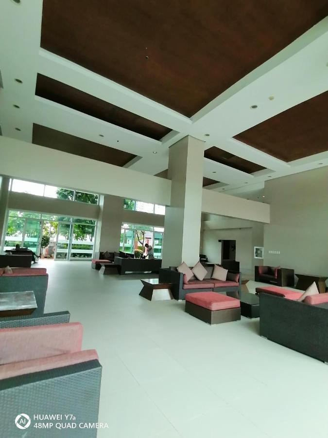 The Beacon Makati Staycation Suites Манила Экстерьер фото