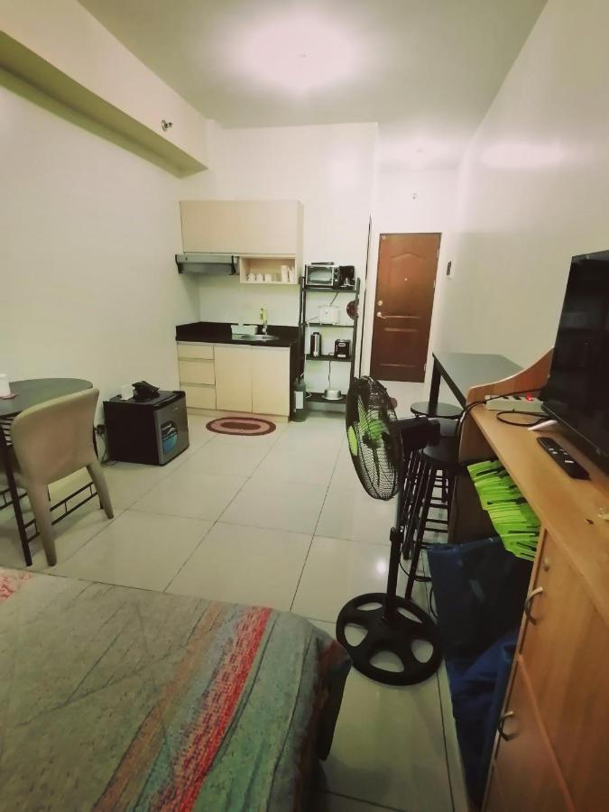 The Beacon Makati Staycation Suites Манила Экстерьер фото