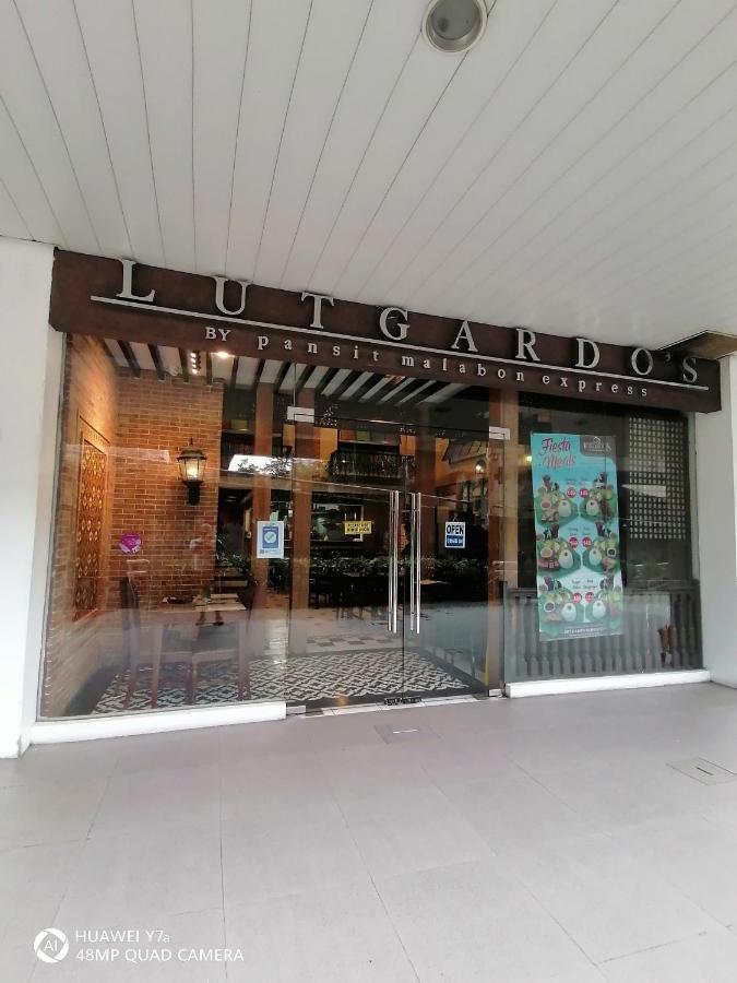 The Beacon Makati Staycation Suites Манила Экстерьер фото