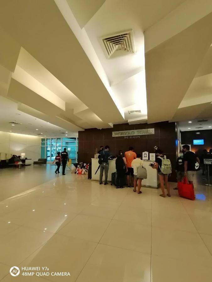 The Beacon Makati Staycation Suites Манила Экстерьер фото