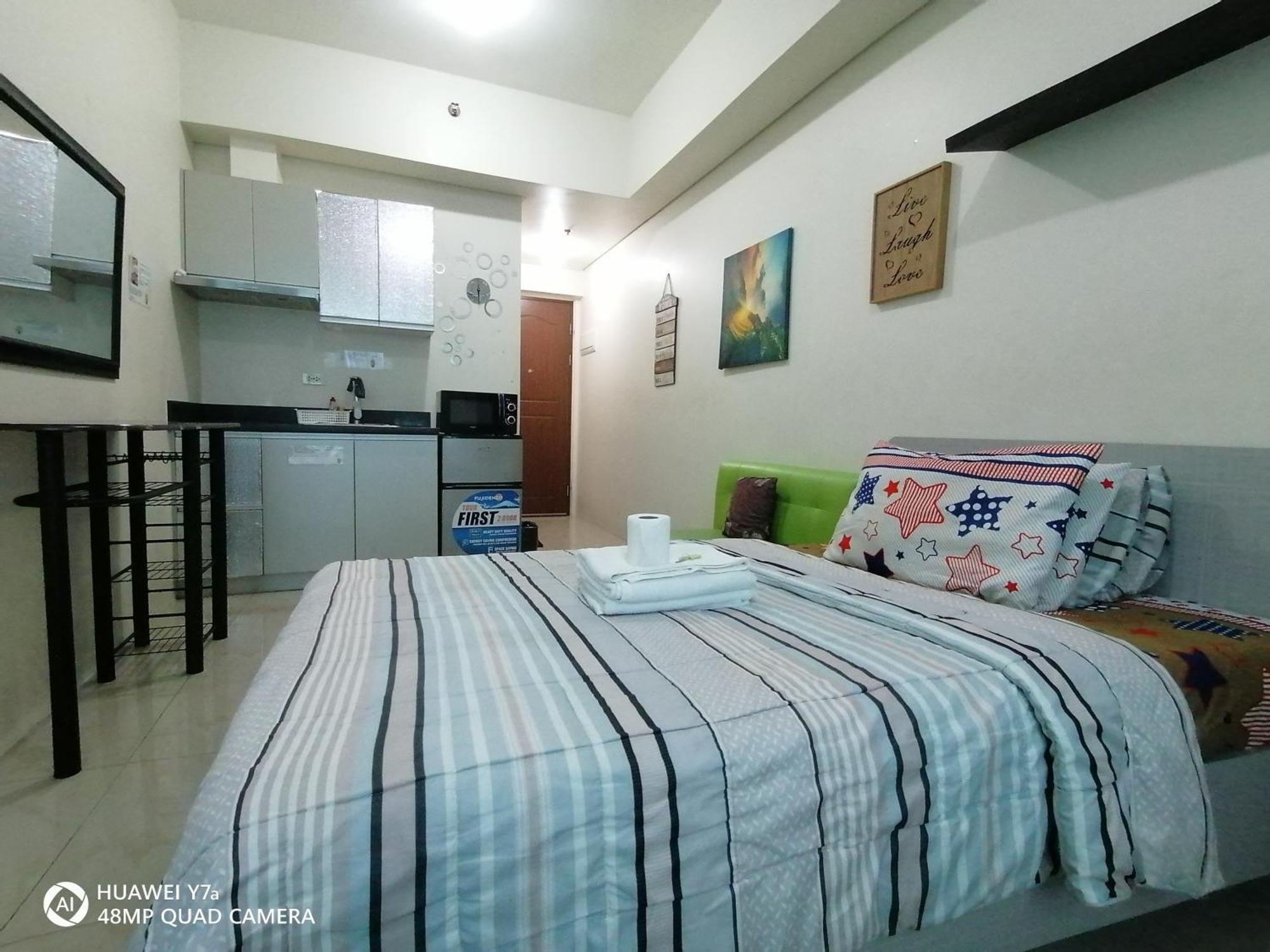 The Beacon Makati Staycation Suites Манила Экстерьер фото